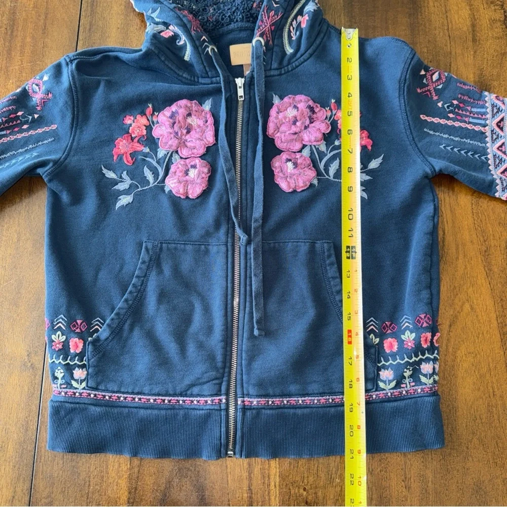 Driftwood Teddy Navy Blue Hooded Sweater Floral Embroidered Design Women's XS - Picture 9 of 12